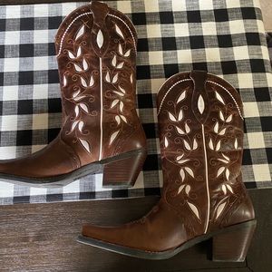 Ariat women’s cowboy boots